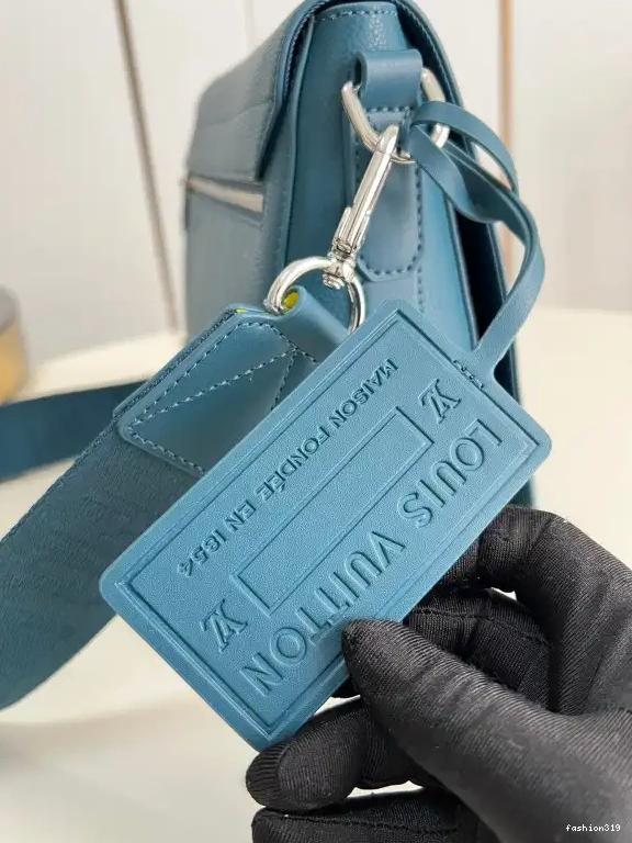 LOUIS VUITTON NEW MESSEAGE 0418